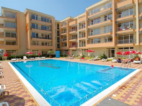 Тристаен апартамент в к.к. Слънчев бряг - 82 кв.м за 885 €/кв.м - Снимка #1