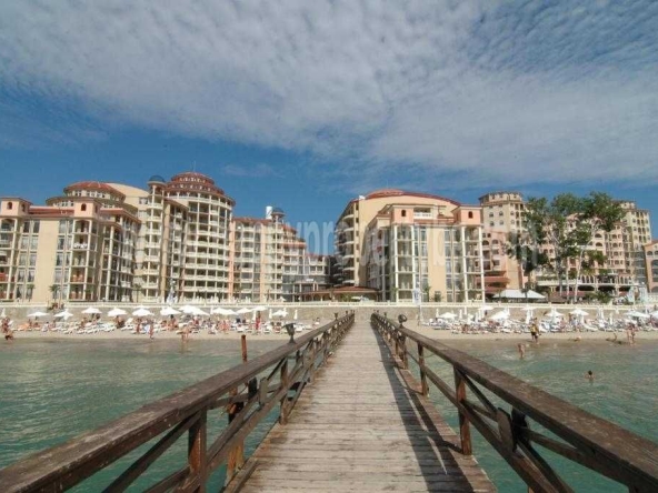 Двустаен апартамент в к.к. Елените - 78 кв.м за 640 €/кв.м - Снимка #1