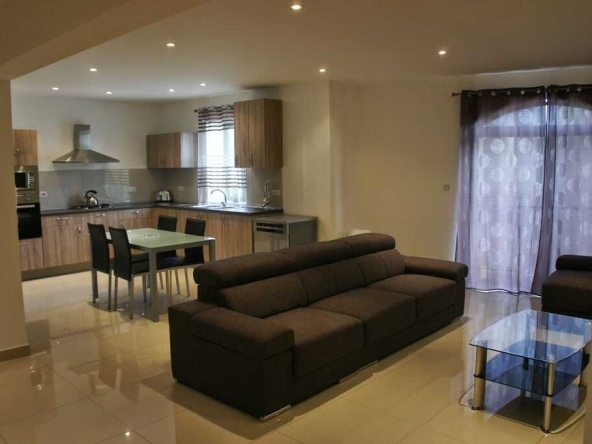 Дава се под наем Тристаен апартамент в Пловдив, Каменица 1 - 90 кв.м за 423.81 € - Снимка #1