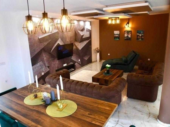 Дава се под наем Къща в Пловдив, Остромила - 280 кв.м за 612 € - Снимка #1