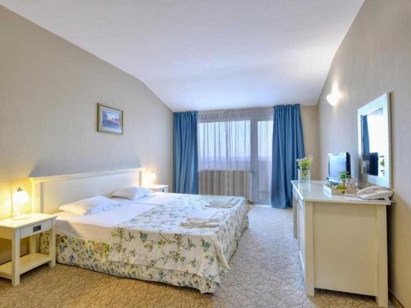 Дава се под наем Хотел в Варна, Бриз - 18 кв.м за 357 € - Снимка #1