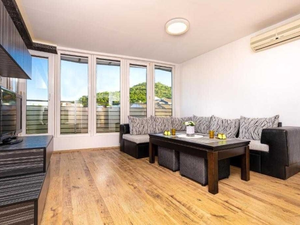 Дава се под наем Двустаен апартамент в Пловдив, Младежки Хълм - 65 кв.м за 510 € - Снимка #1