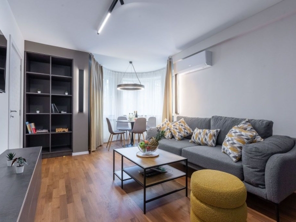 Двустаен апартамент в София, Център - 60 кв.м за 8 €/кв.м - Снимка #1
