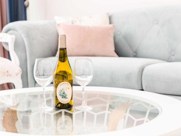 Дава се под наем Двустаен апартамент в Варна, Младост 1 - 100 кв.м за 827.73 € - Снимка #1