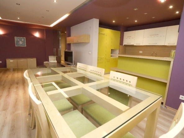 Дава се под наем Четиристаен апартамент в София, Кръстова вада - 150 кв.м за 1245.42 € - Снимка #1