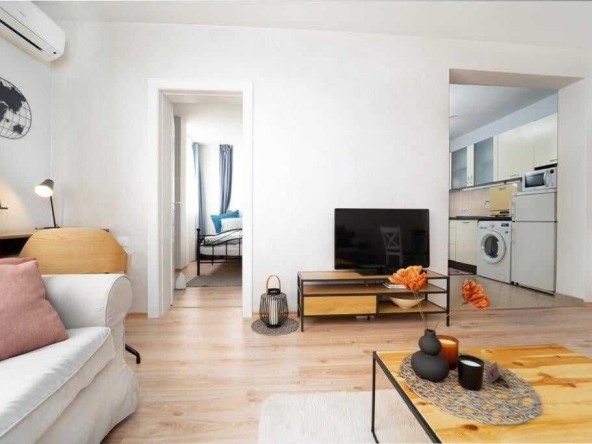 Дава се под наем Двустаен апартамент в София, Зона Б-18 - 60 кв.м за 448.8 € - Снимка #1