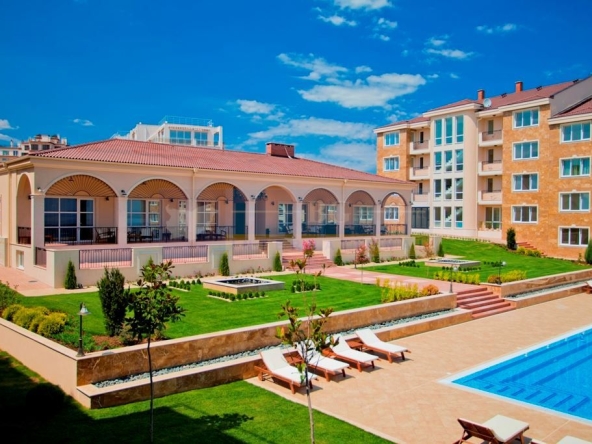 Тристаен апартамент в Черноморец - 125 кв.м за 796 €/кв.м - Снимка #1