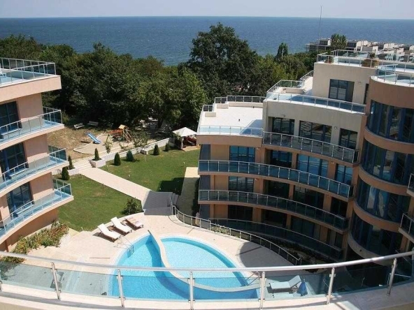 Четиристаен апартамент в Обзор - 174 кв.м за 337 €/кв.м - Снимка #1