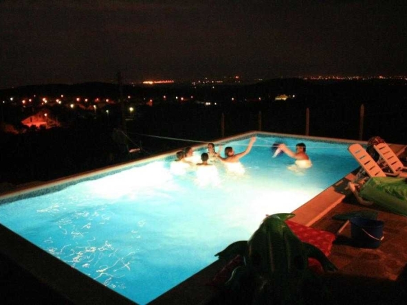 Дава се под наем Къща в София, Дружба 1 - 186 кв.м за 869.55 € - Снимка #1