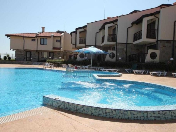 Двустаен апартамент в к.к. Слънчев бряг - 72 кв.м за 496 €/кв.м - Снимка #1
