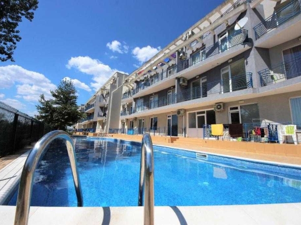 Тристаен апартамент в к.к. Слънчев бряг - 78 кв.м за 680 €/кв.м - Снимка #1