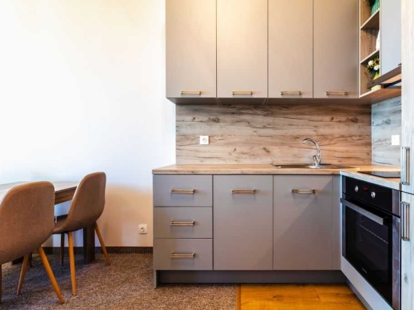 Дава се под наем Двустаен апартамент в Бургас, Лазур - 69 кв.м за 650 € - Снимка #1