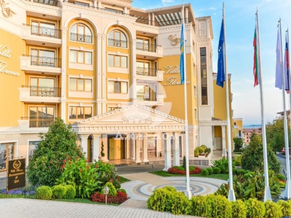 Двустаен апартамент в Свети Влас - 68 кв.м за 1956 €/кв.м - Снимка #1