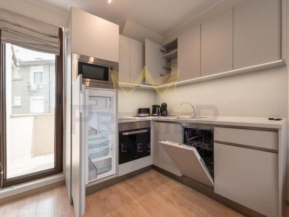 Дава се под наем Тристаен апартамент в Варна, Гръцка махала - 85 кв.м за 1200 € - Снимка #1