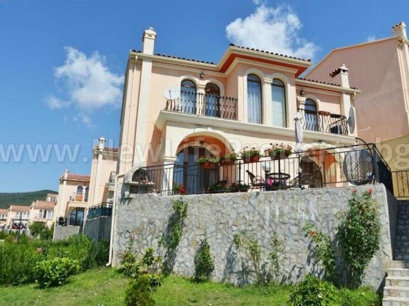 Двустаен апартамент в к.к. Елените - 56 кв.м за 1411 €/кв.м - Снимка #1