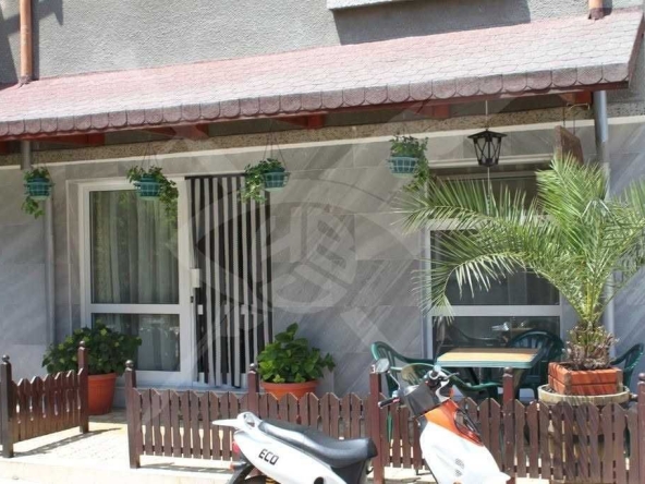 Къща в Поморие - 300 кв.м за 2100 €/кв.м - Снимка #1