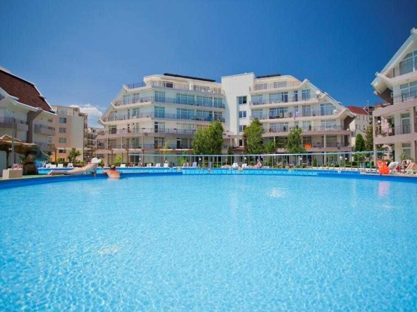 Двустаен апартамент в к.к. Слънчев бряг - 66 кв.м за 1061 €/кв.м - Снимка #1