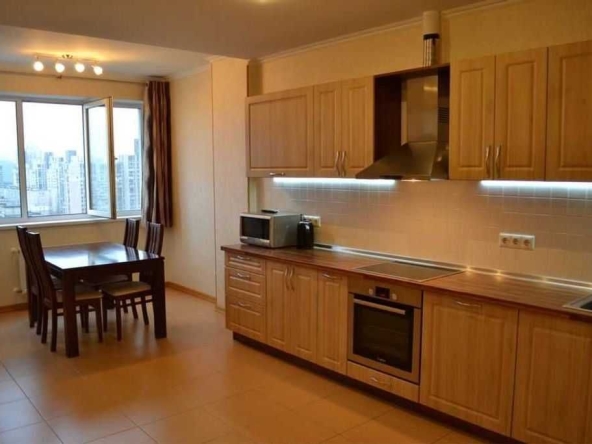 Дава се под наем Двустаен апартамент в София, Гоце Делчев - 75 кв.м за 397.8 € - Снимка #1