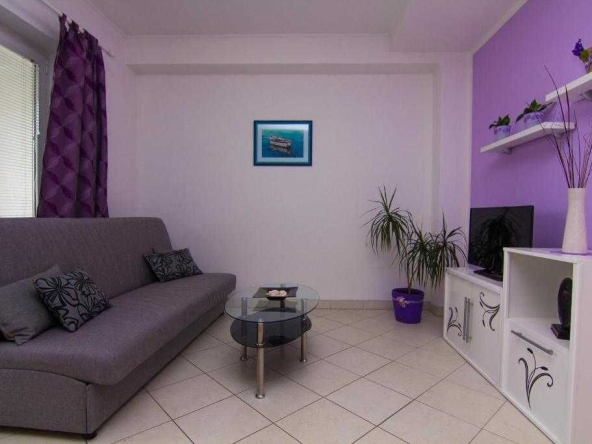 Дава се под наем Двустаен апартамент в София, Център - 65 кв.м за 408 € - Снимка #1