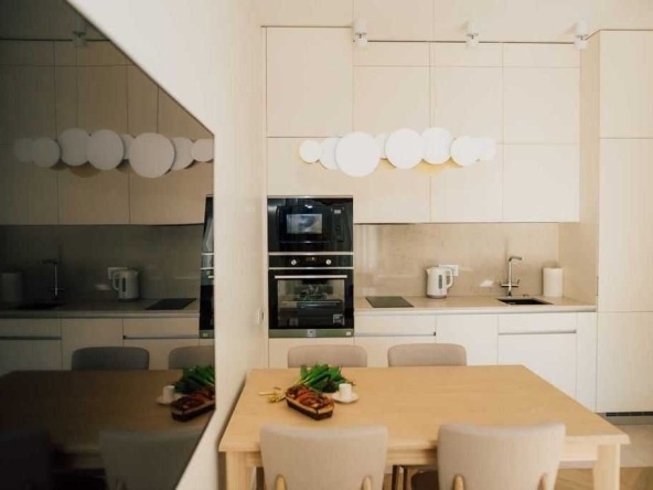 Двустаен апартамент в София, Гоце Делчев - 73 кв.м за 1959 €/кв.м - Снимка #1