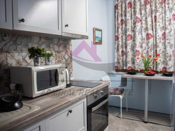 Дава се под наем Тристаен апартамент в Варна, Гръцка махала - 68 кв.м за 550 € - Снимка #1