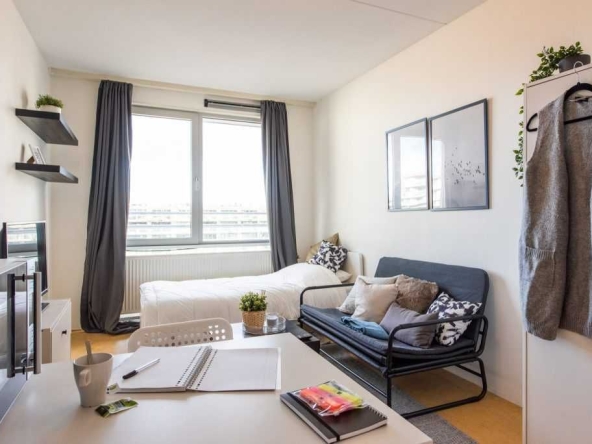 Дава се под наем Едностаен апартамент в София, Център - 55 кв.м за 357 € - Снимка #1