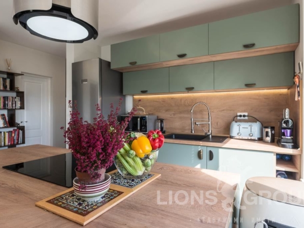 Тристаен апартамент в к.к. Св.Св. Константин и Елена - 102 кв.м за 3432 €/кв.м - Снимка #1