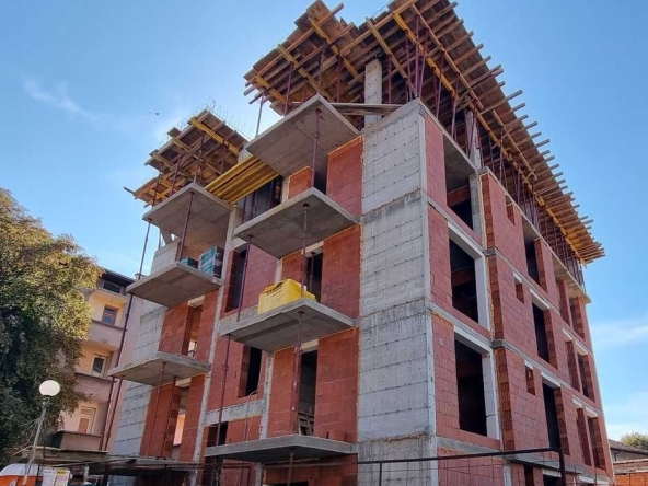 Тристаен апартамент в Благоевград, Широк център - 106 кв.м за 950 €/кв.м - Снимка #1