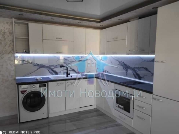 Тристаен апартамент в Шумен, Пазара - 70 кв.м за 1968 €/кв.м - Снимка #1