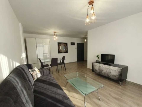 Дава се под наем Тристаен апартамент в Пловдив, Мараша - 90 кв.м за 270.3 € - Снимка #1