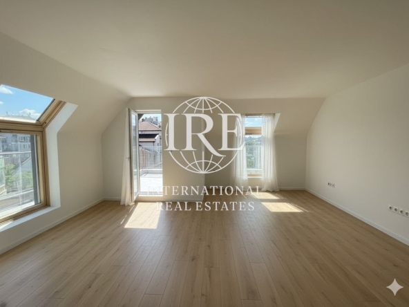 Тристаен апартамент в Варна, Колхозен пазар - 110 кв.м за 1591 €/кв.м - Снимка #1