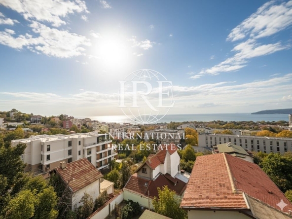 Тристаен апартамент в Варна, Бриз - 119 кв.м за 1436 €/кв.м - Снимка #1