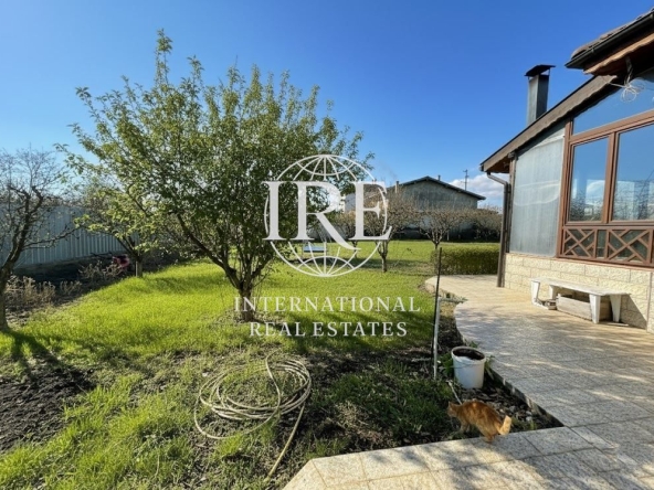 Къща в с. Приморци, Област Добрич - 400 кв.м за 545 €/кв.м - Снимка #1