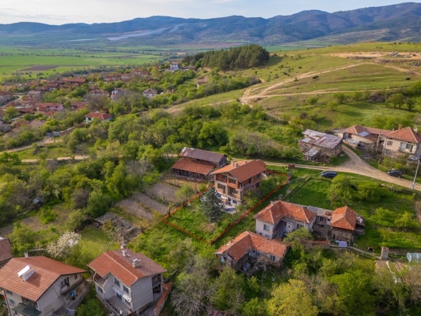 Къща в с. Сапарево, Област Кюстендил - 250 кв.м за 404 €/кв.м - Снимка #1