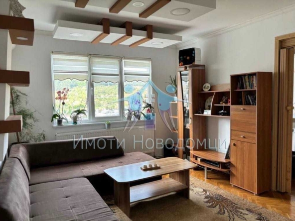 Четиристаен апартамент в Шумен, Пазара - 103 кв.м за 926 €/кв.м - Снимка #1