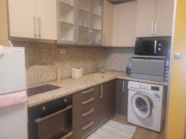 Дава се под наем Тристаен апартамент в София, Център - 75 кв.м за 714 € - Снимка #1