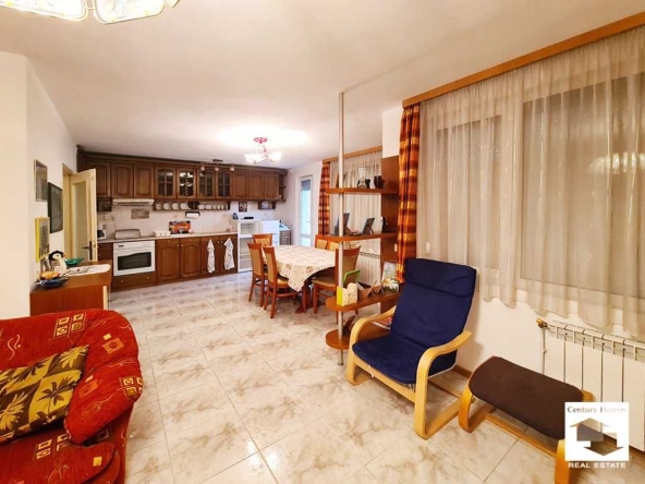 Тристаен апартамент в Горна Оряховица - 124 кв.м за 1246 €/кв.м - Снимка #1