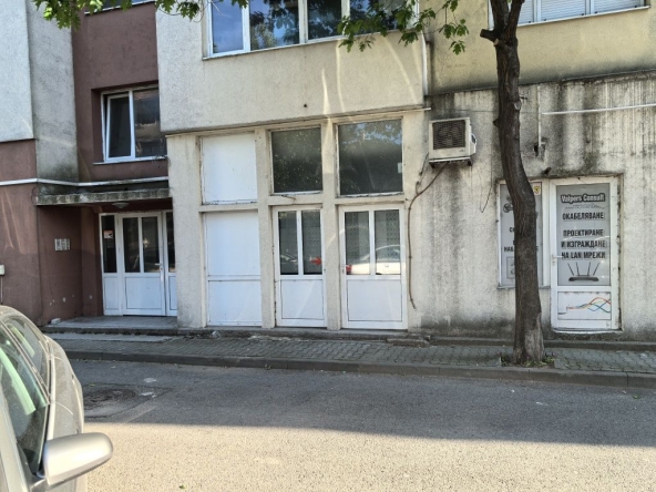 Дава се под наем Магазин в Свиленград - 24 кв.м за 112.2 € - Снимка #1