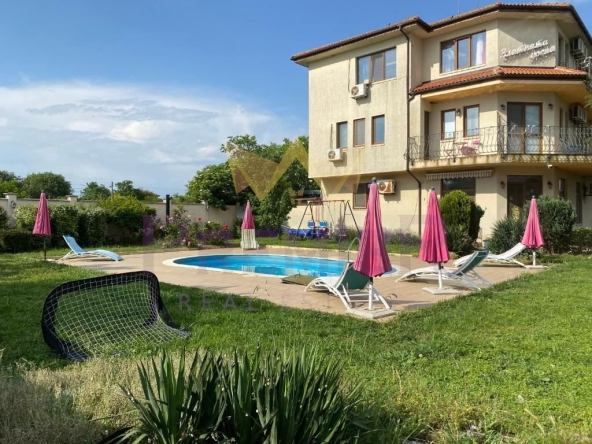 Хотел в с. Българево, Област Добрич - 667 кв.м за 480 €/кв.м - Снимка #1