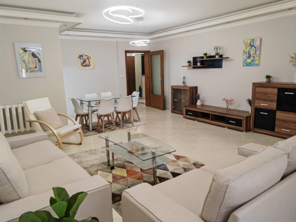 Дава се под наем Тристаен апартамент в София, Красно село - 125 кв.м за 800 € - Снимка #1