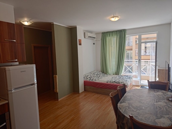 Тристаен апартамент в к.к. Слънчев бряг - 77 кв.м за 715 €/кв.м - Снимка #1