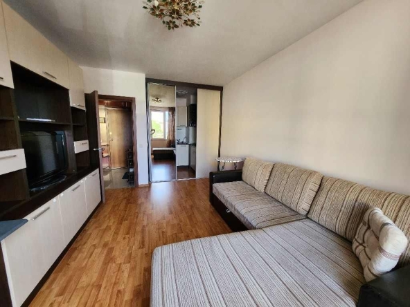 Дава се под наем Двустаен апартамент в к.к. Св.Св. Константин и Елена - 70 кв.м за 500 € - Снимка #1