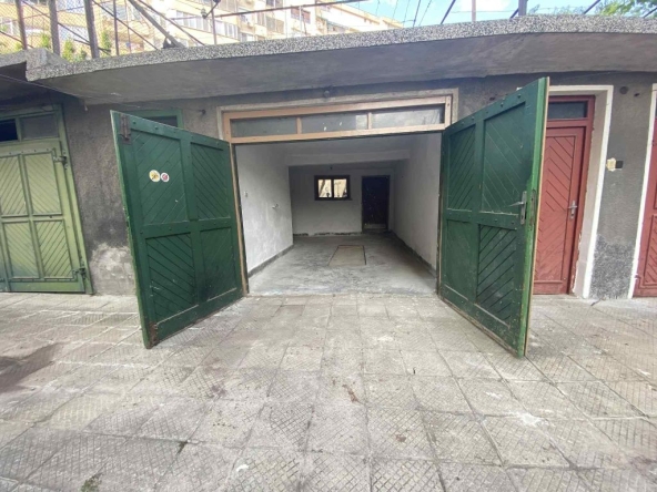 Дава се под наем Гараж / Паркомясто в Сливен, Даме Груев - 25 кв.м за 51 € - Снимка #1