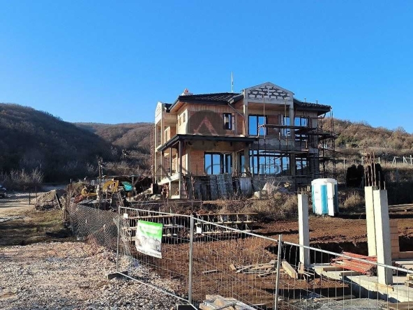 Къща в с. Марково, Област Пловдив - 293 кв.м за 1027 €/кв.м - Снимка #1