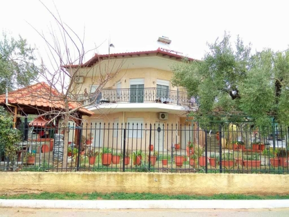 Къща в София, Лозенец - 220 кв.м за 2500 €/кв.м - Снимка #1