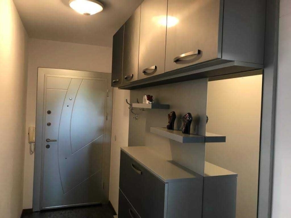 Дава се под наем Тристаен апартамент в Казанлък - 100 кв.м за 357 € - Снимка #1