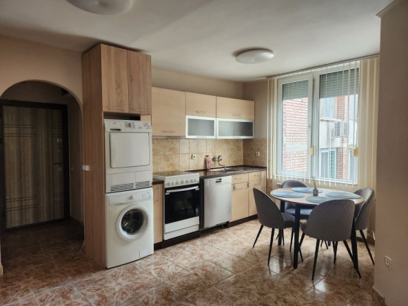 Дава се под наем Тристаен апартамент в Велико Търново, Бузлуджа - 70 кв.м за 346.8 € - Снимка #1