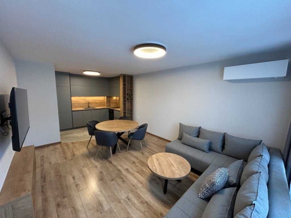 Дава се под наем Двустаен апартамент в Пловдив, Център - 75 кв.м за 510 € - Снимка #1