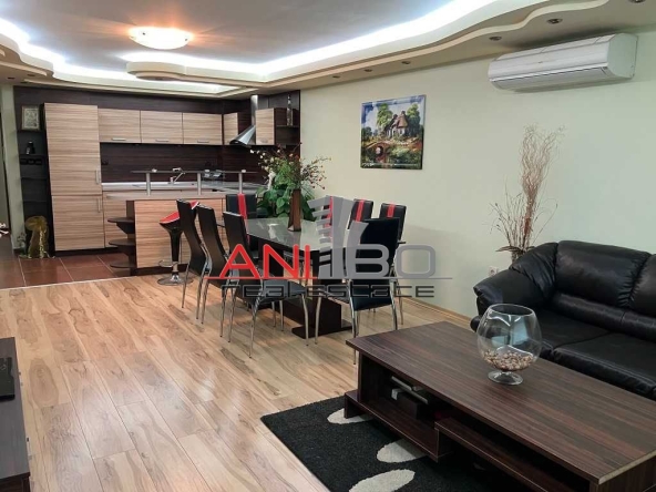 Тристаен апартамент в Варна, Базар Левски - 100 кв.м за 2970 €/кв.м - Снимка #1