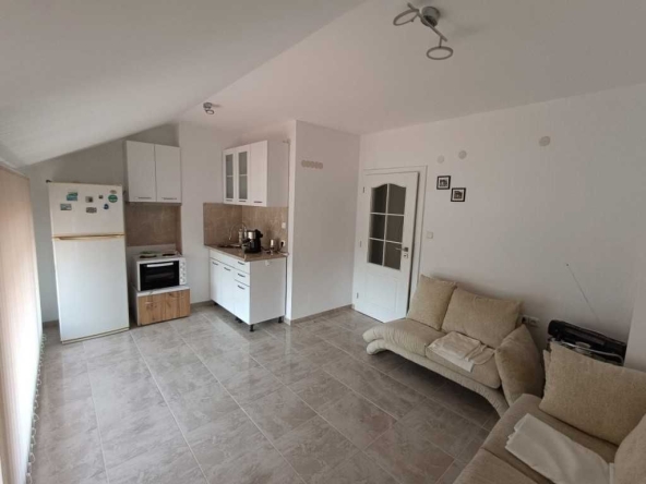 Дава се под наем Двустаен апартамент в Габрово, Център - 56 кв.м за 306 € - Снимка #1